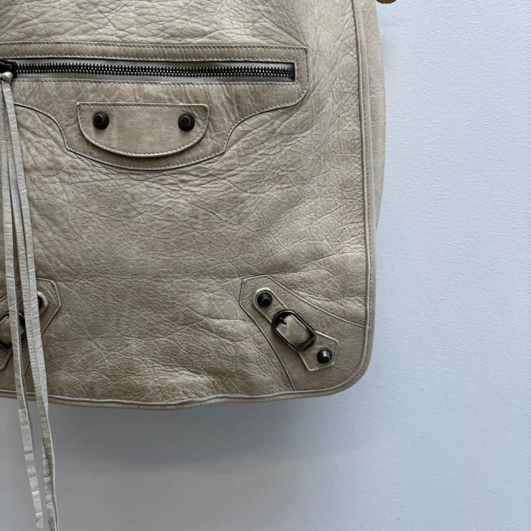 00s Balenciaga ‘The Day’ Leather Hobo Bag by Nicholas Ghesquiere - Image 4
