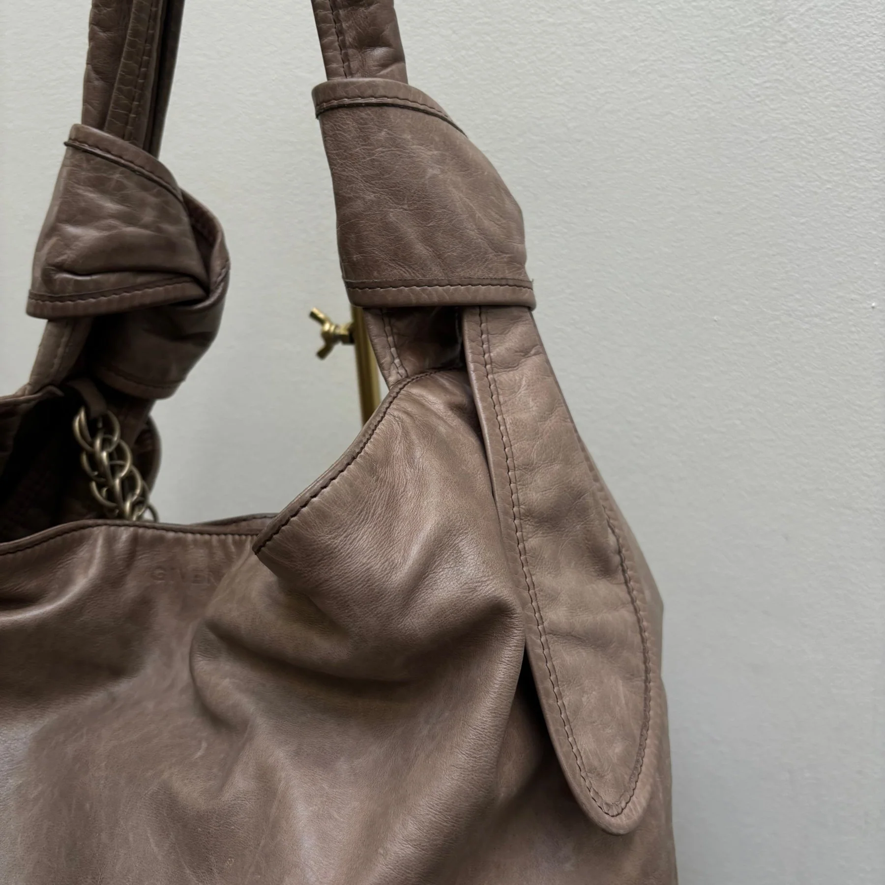 00s Givenchy Chain Strap Leather Hobo Bag - Image 11