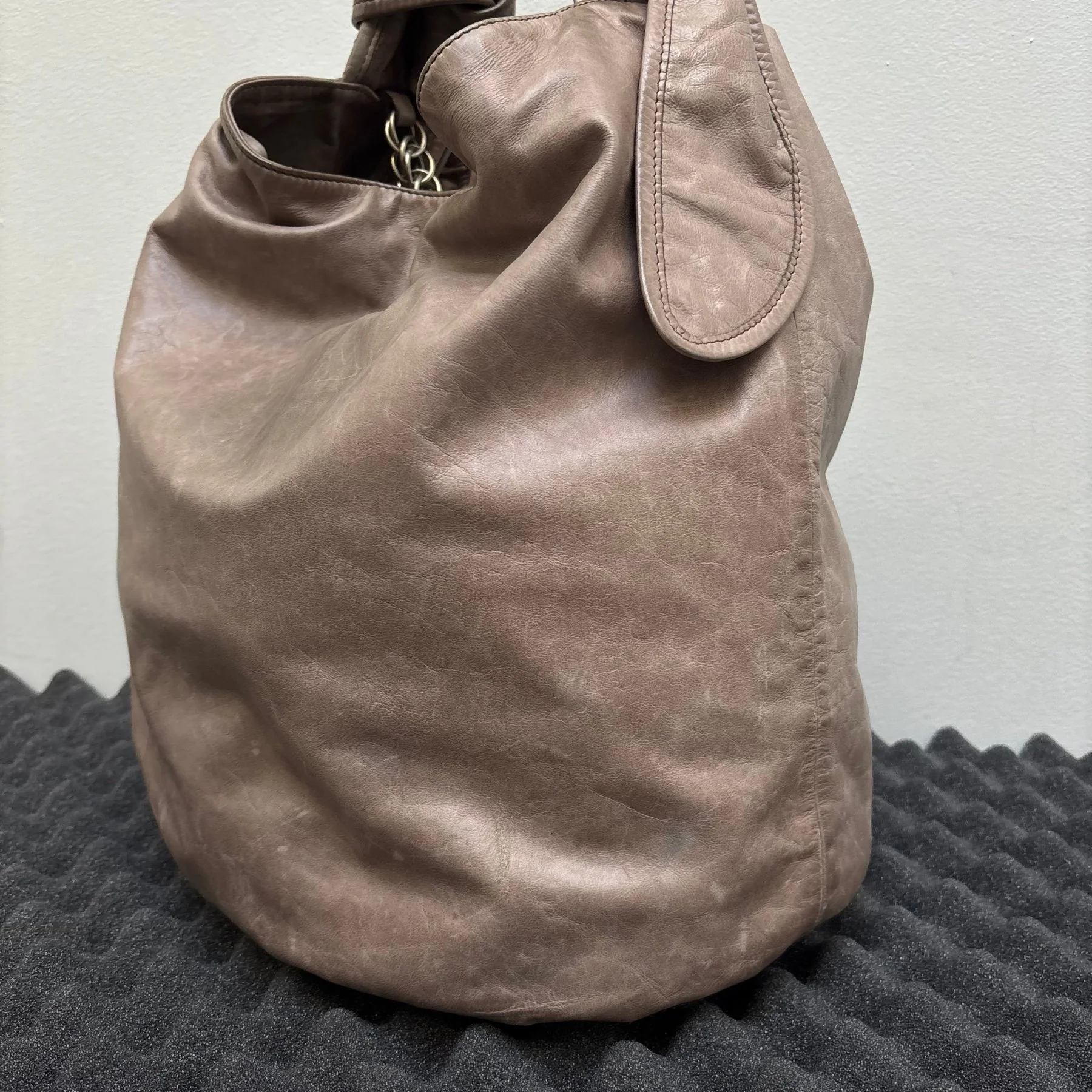 00s Givenchy Chain Strap Leather Hobo Bag - Image 12