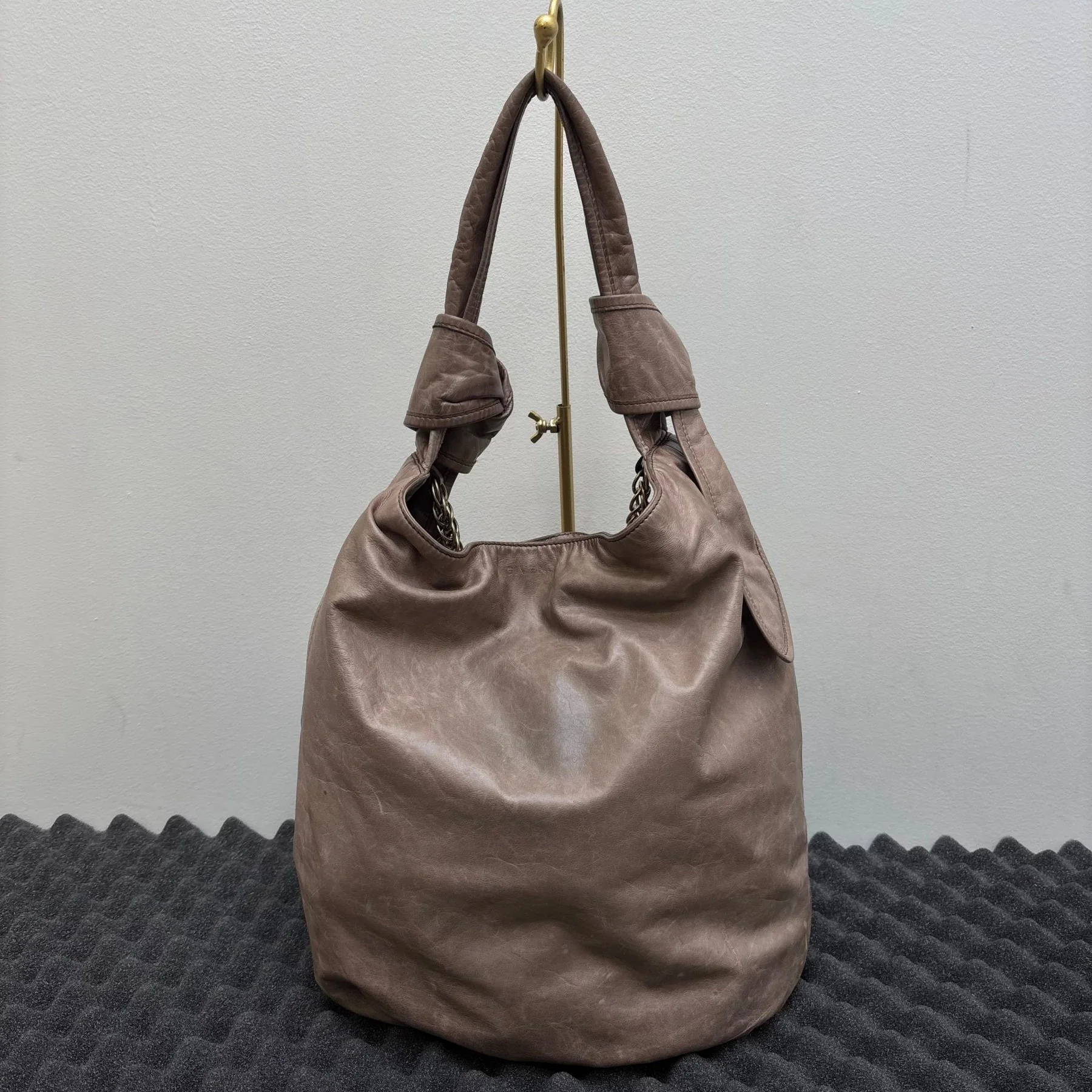 00s Givenchy Chain Strap Leather Hobo Bag - Image 2