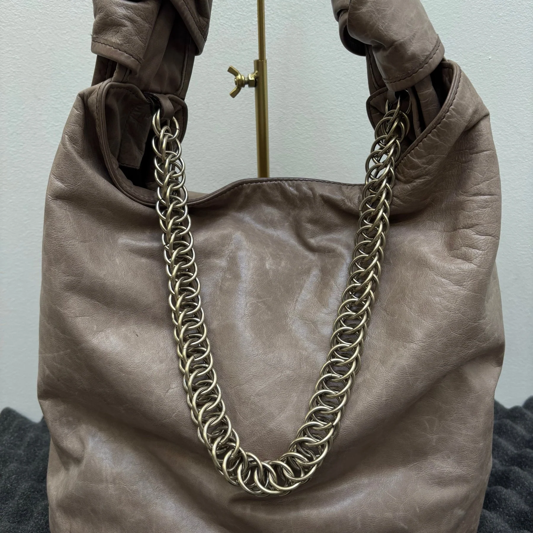 00s Givenchy Chain Strap Leather Hobo Bag - Image 3