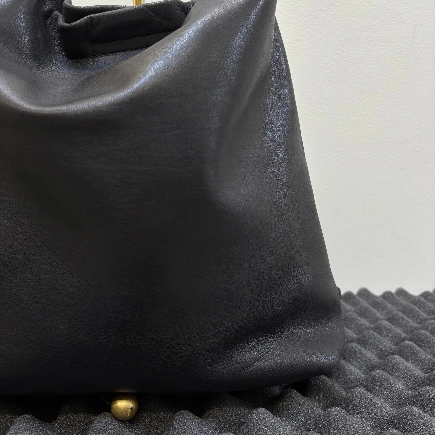 00s Prada Lucite Strap Leather Hobo Bag - Image 4