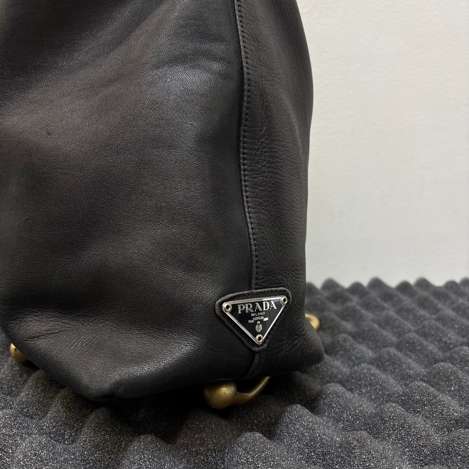 00s Prada Lucite Strap Leather Hobo Bag - Image 9
