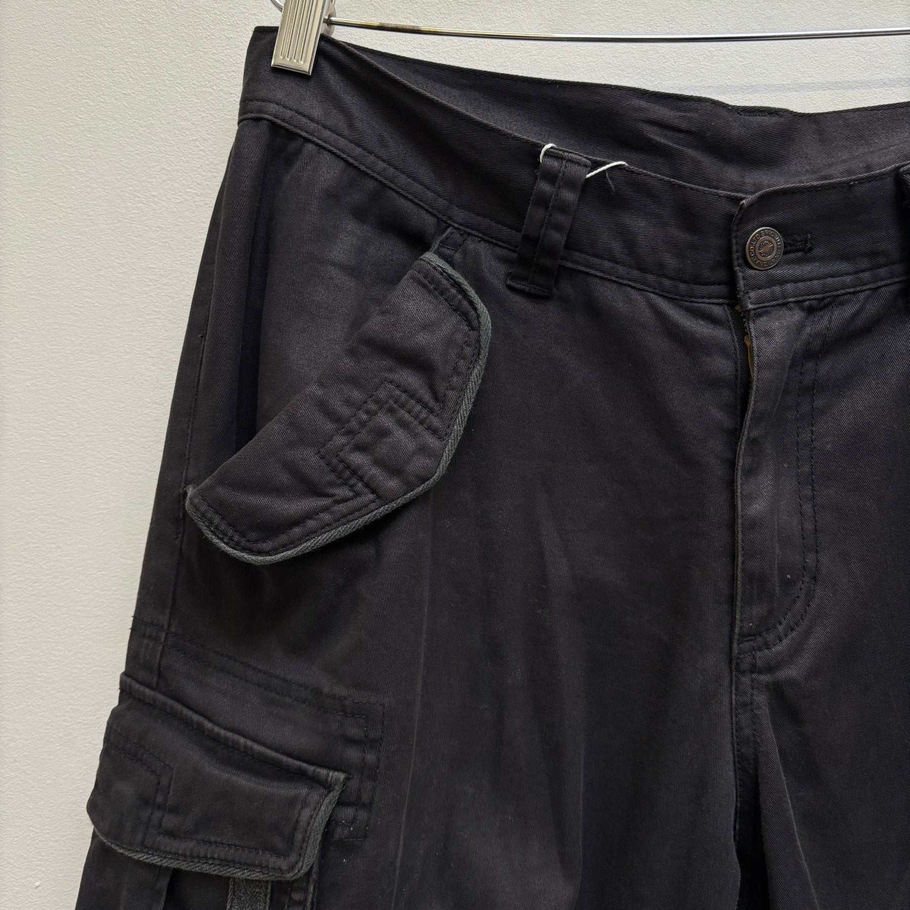 00s Tornado Mart Coated Cargo Shorts - Image 3