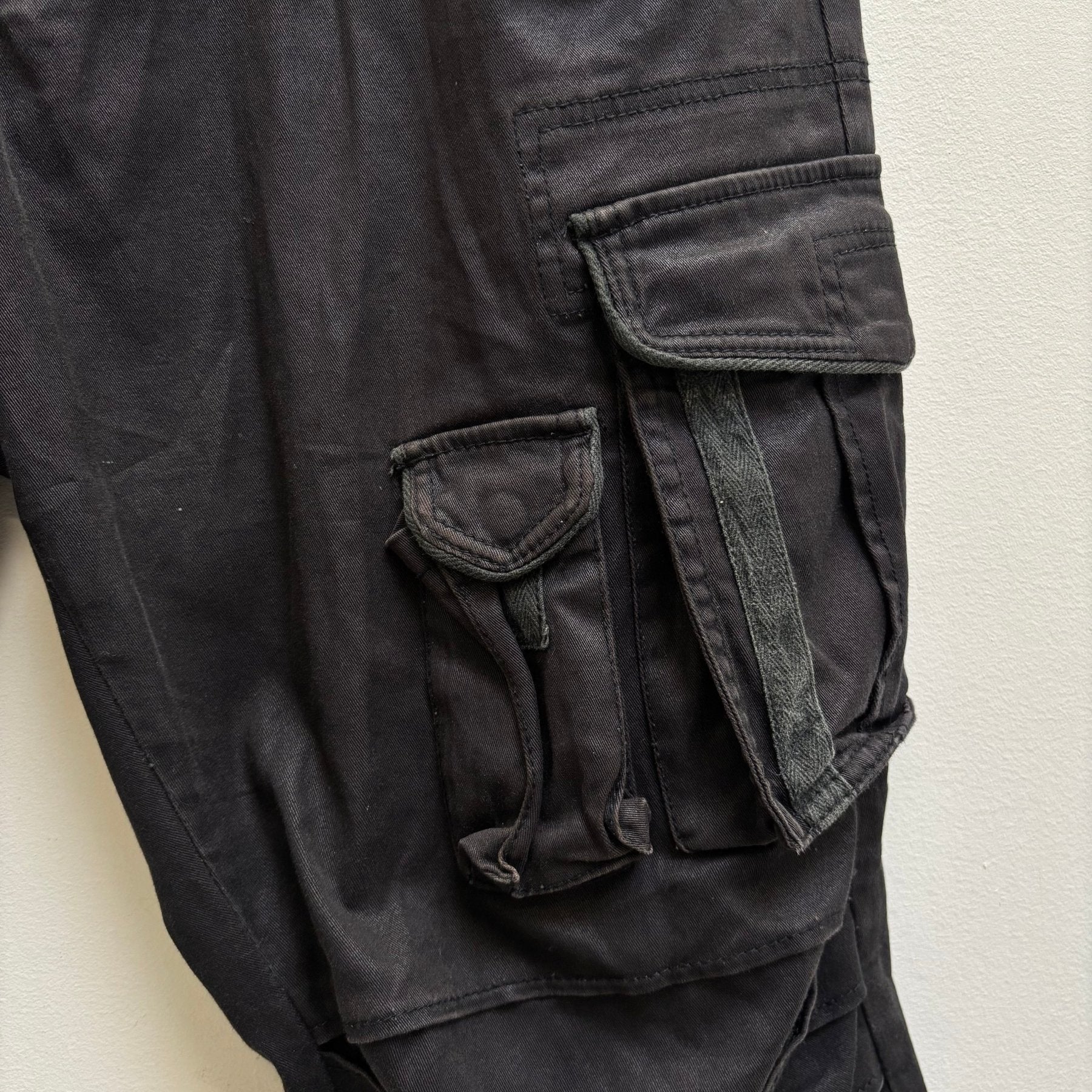 00s Tornado Mart Coated Cargo Shorts - Image 4