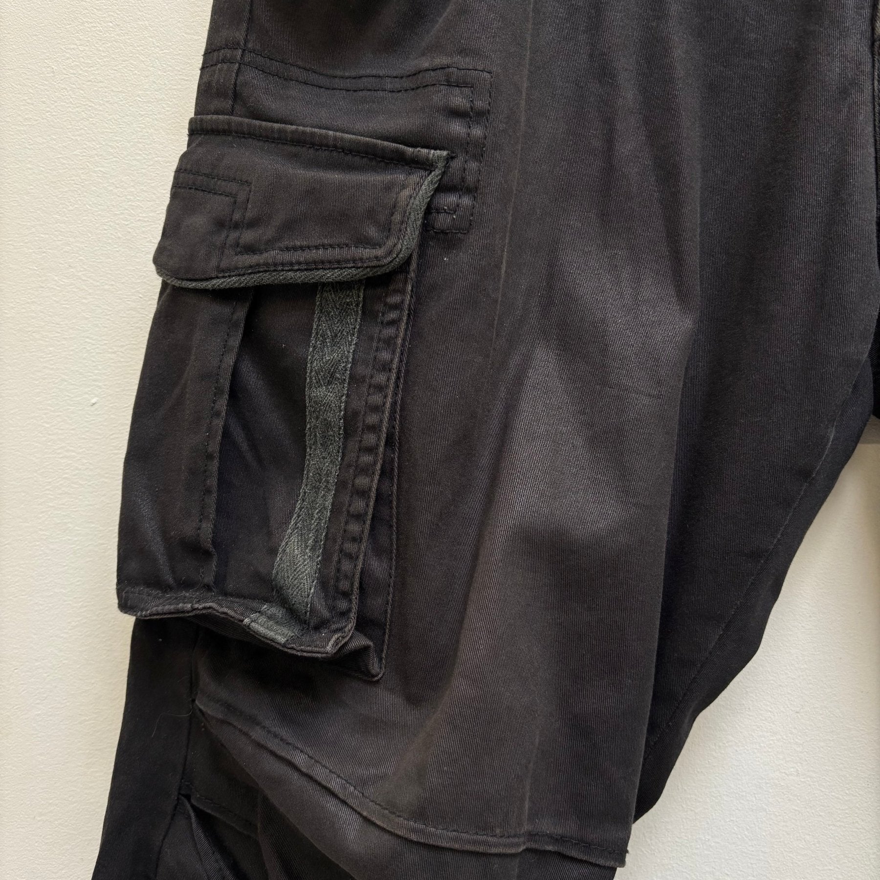 00s Tornado Mart Coated Cargo Shorts - Image 5