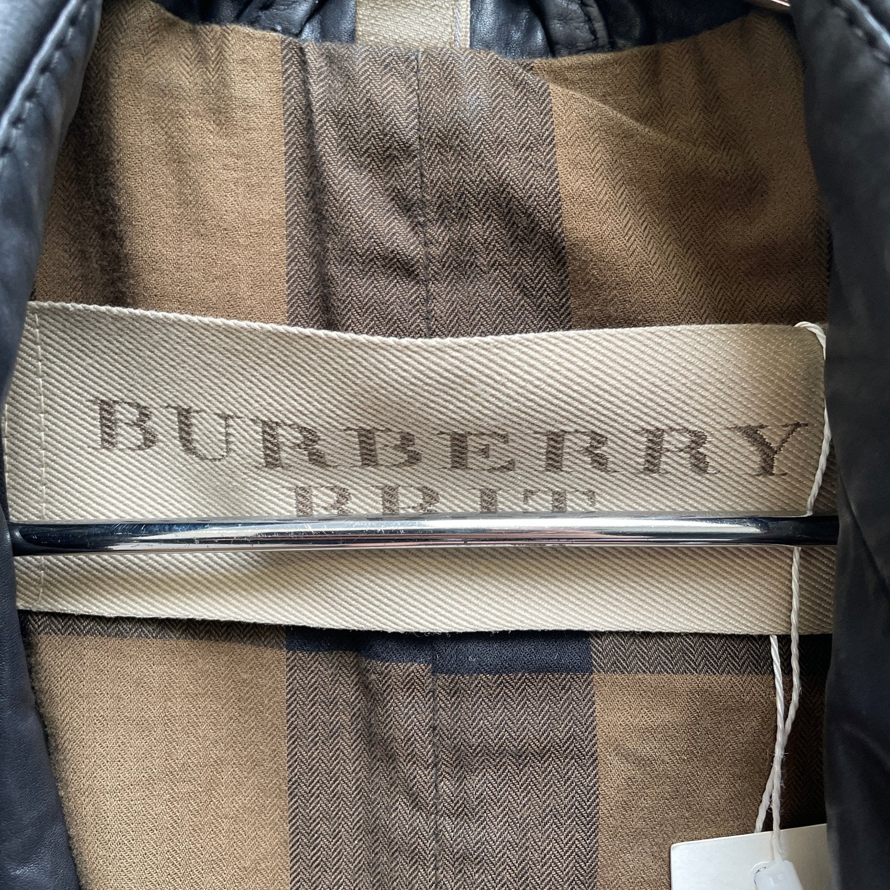 2010s Burberry Hybrid Calf Leather Short Trench Coat - Image 12