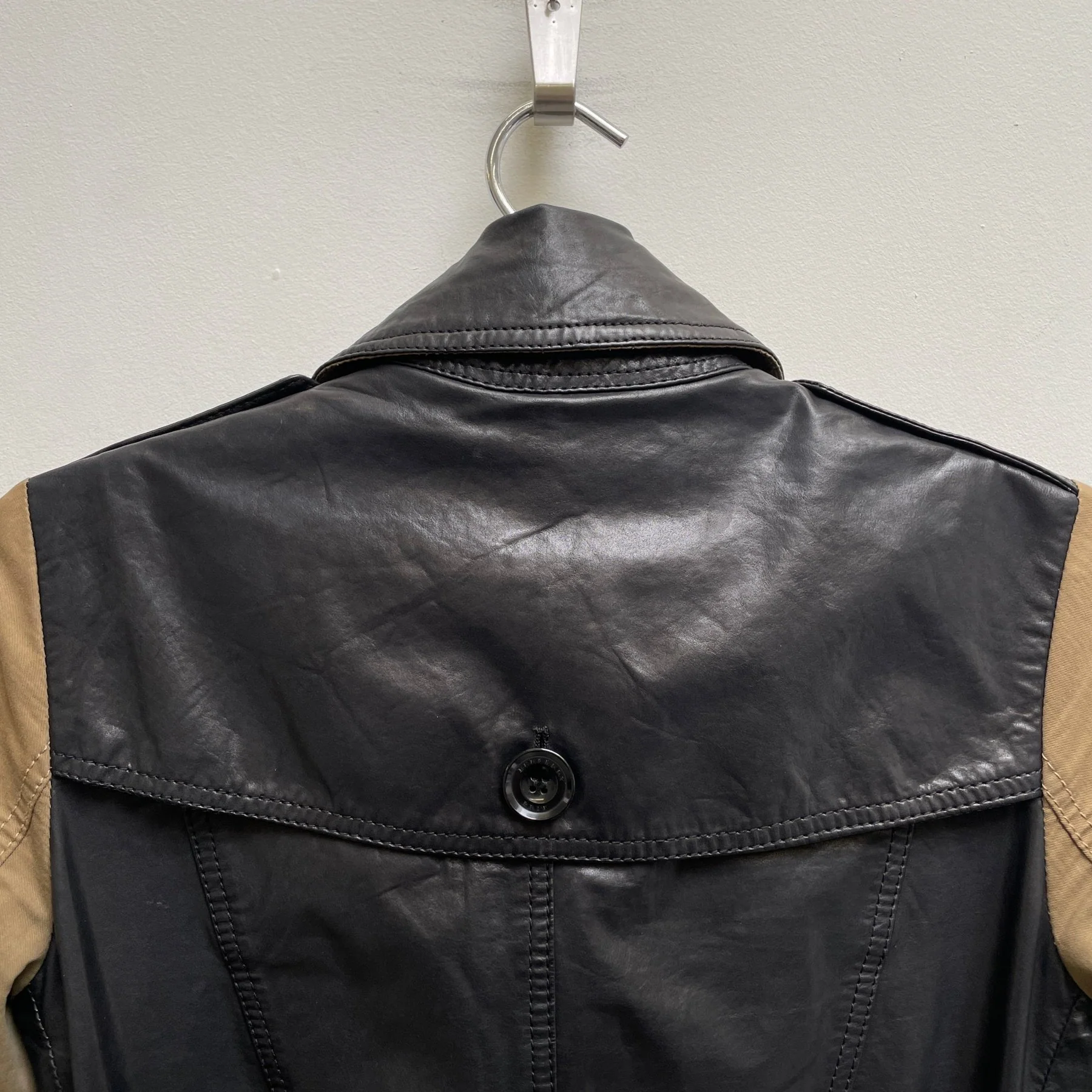 2010s Burberry Hybrid Calf Leather Short Trench Coat - Image 8