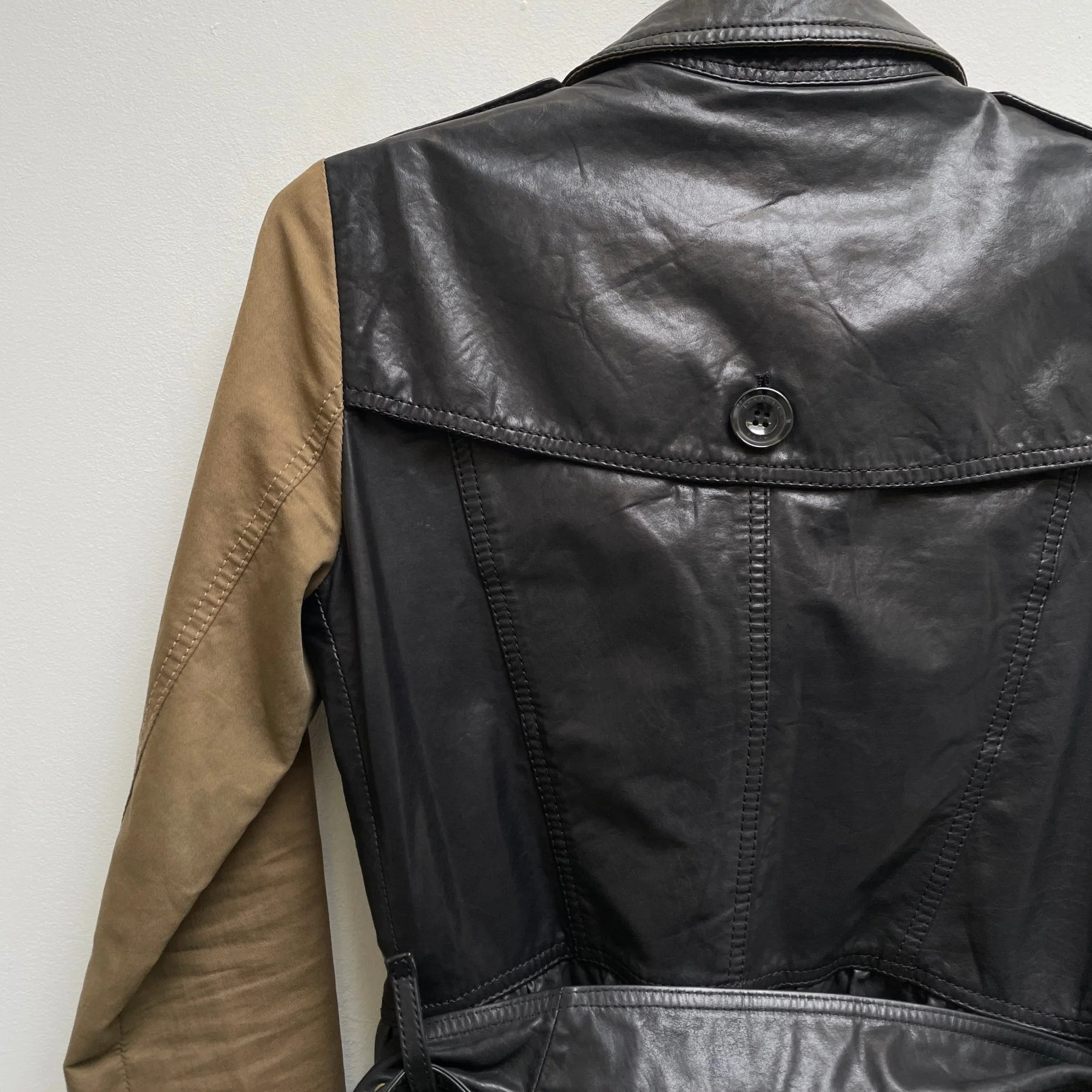 2010s Burberry Hybrid Calf Leather Short Trench Coat - Image 9