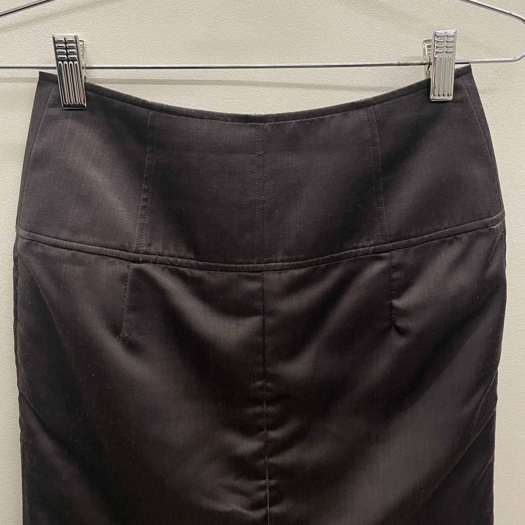 5351 Pour Les Femmes Midi Satin Skirt - Image 6