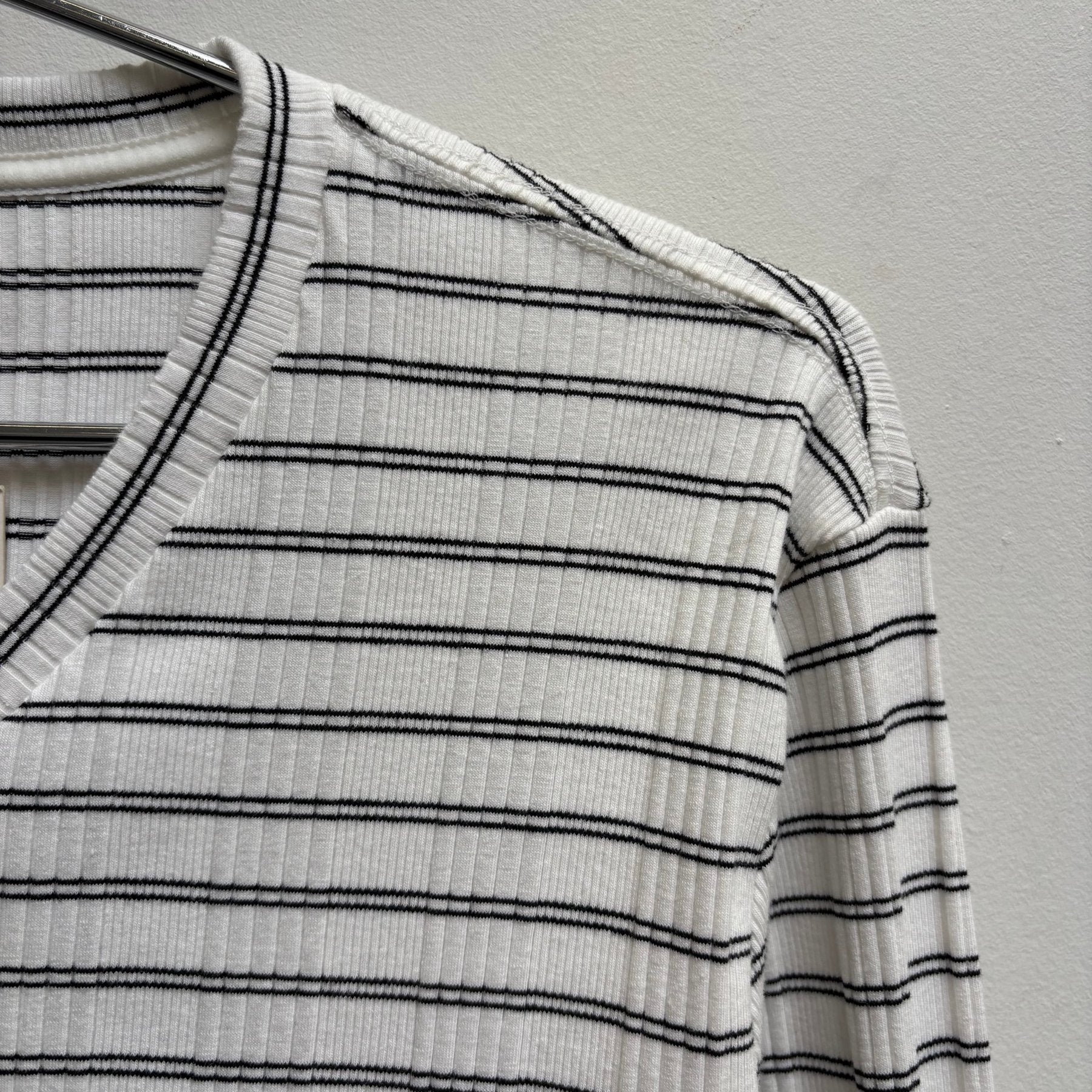 5351 Pour Les Hommes Striped V-Neck Ribbed Long Sleeve - Image 4