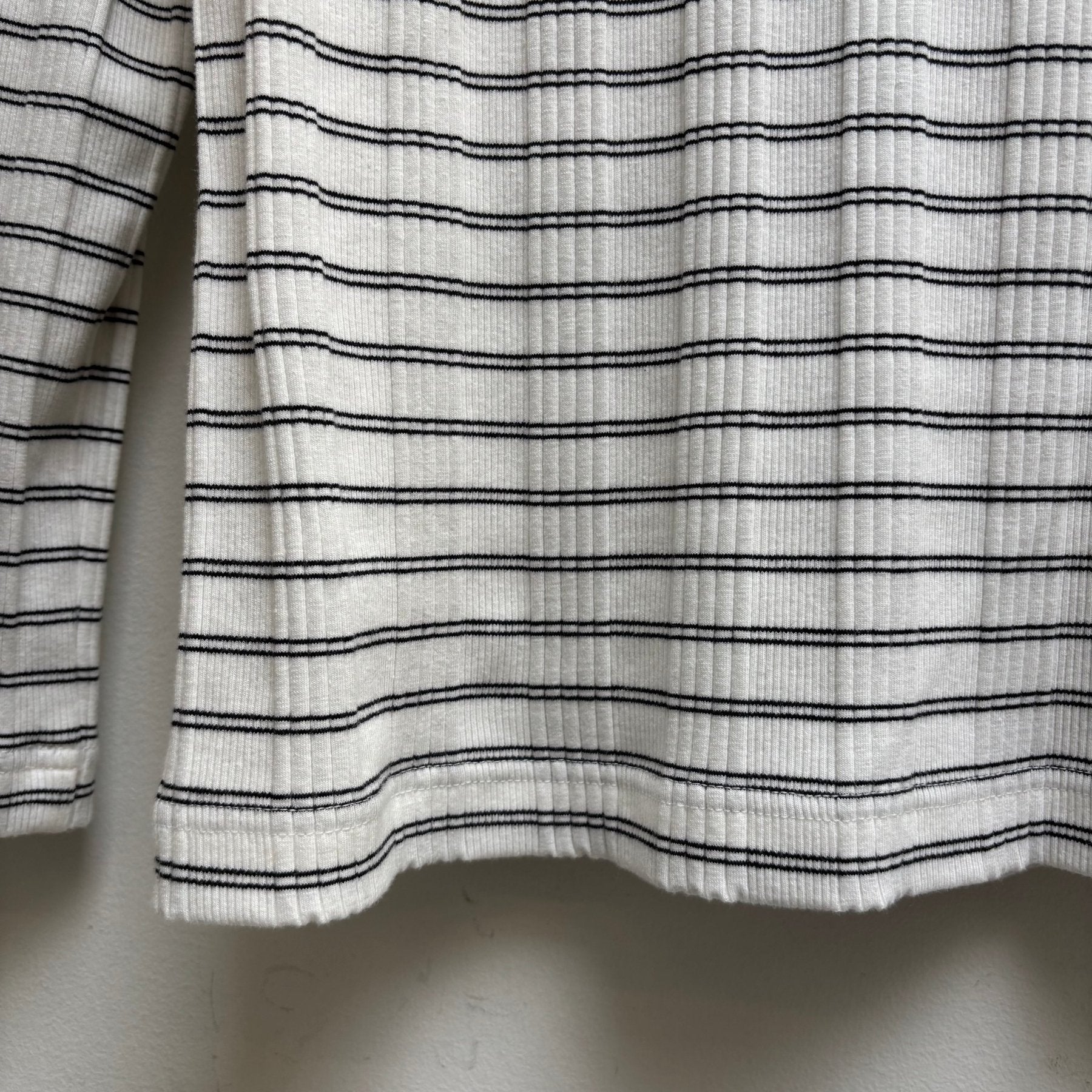 5351 Pour Les Hommes Striped V-Neck Ribbed Long Sleeve - Image 7