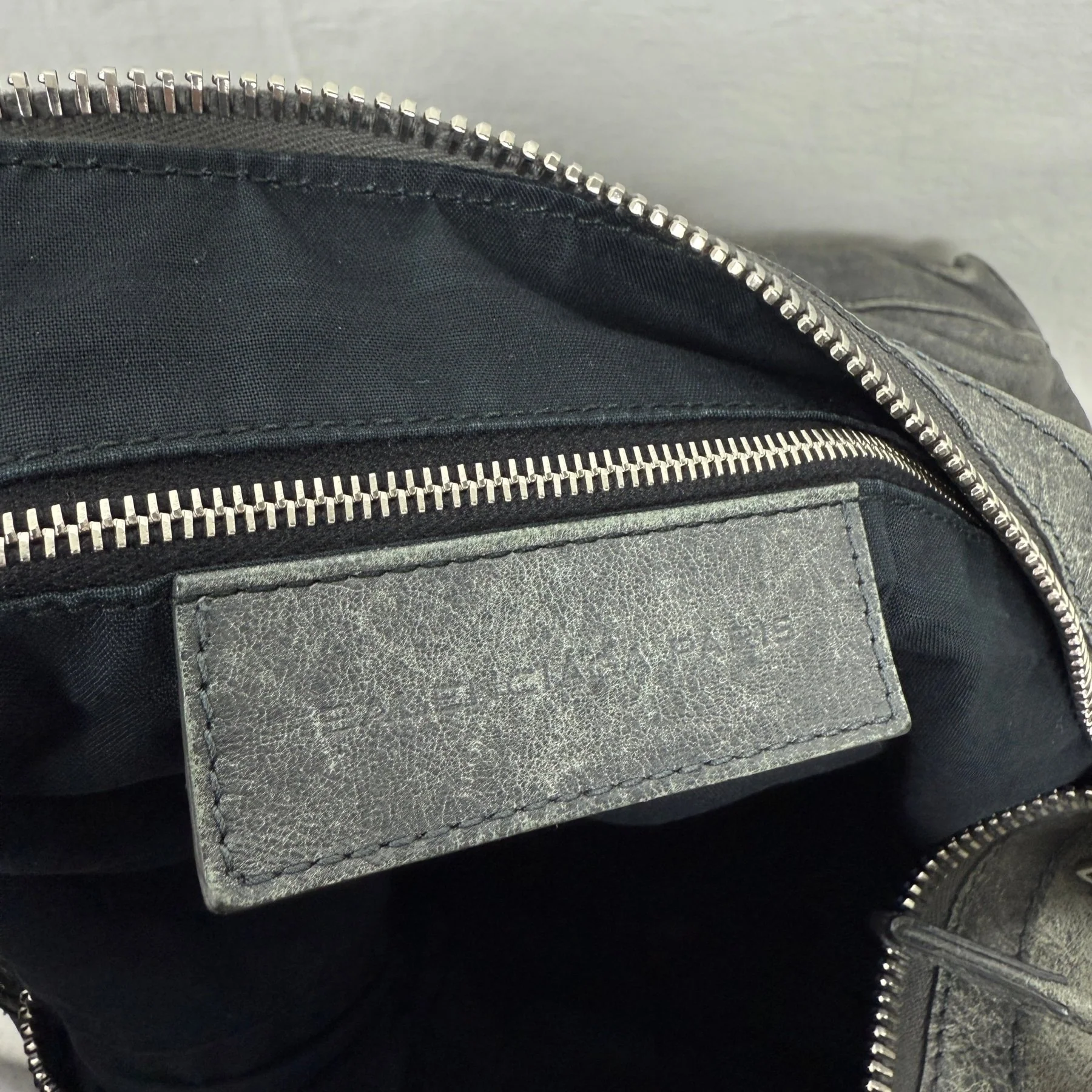 Balenciaga Bag Hobo Day Bag - Image 10