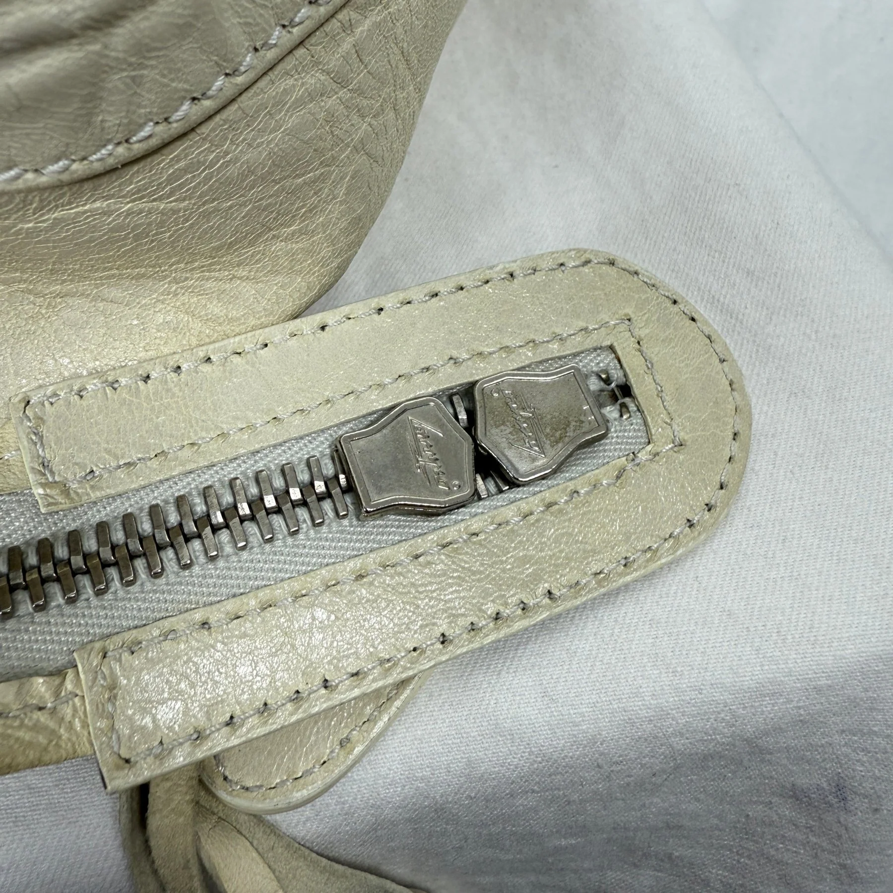 Balenciaga Giant Work Bag In Ivory - Image 9