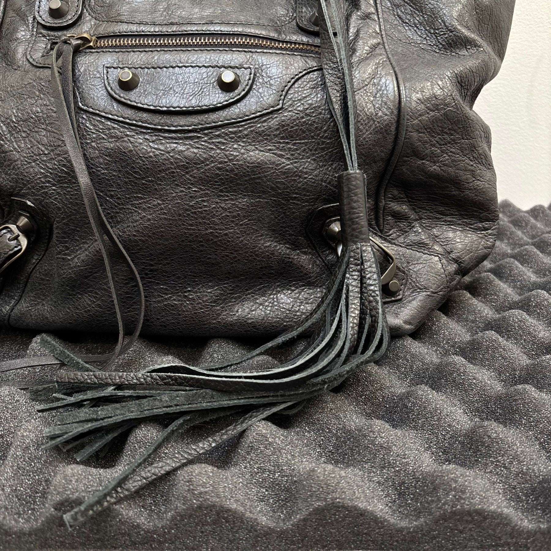 Balenciaga Leather Sunday Editors Leather Handbag - Image 8