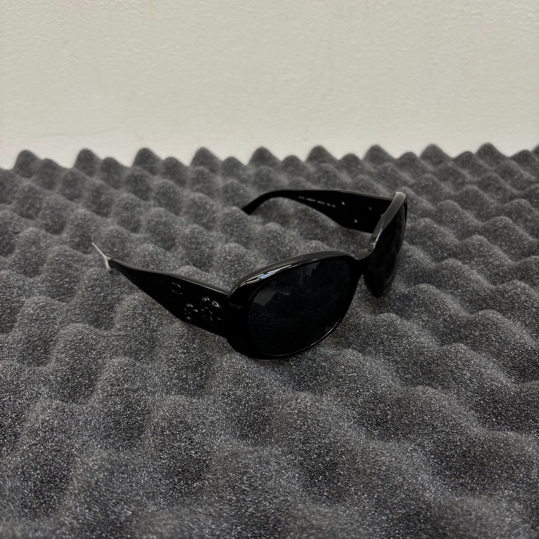 Chanel Flower Design Oval Sunglasses - Image 2