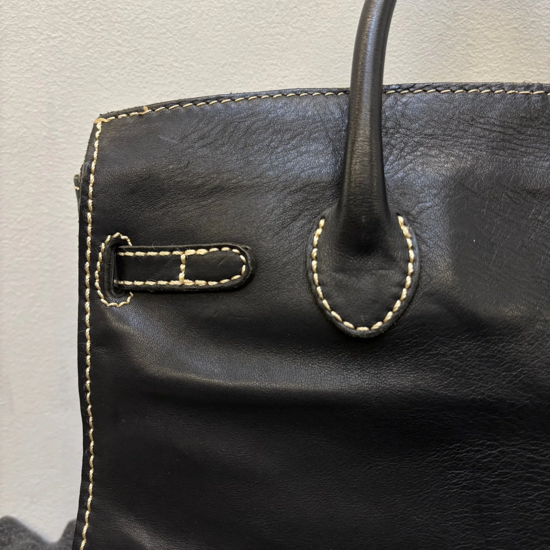 Contrast Stitching Leather Firkin Handbag - Image 11