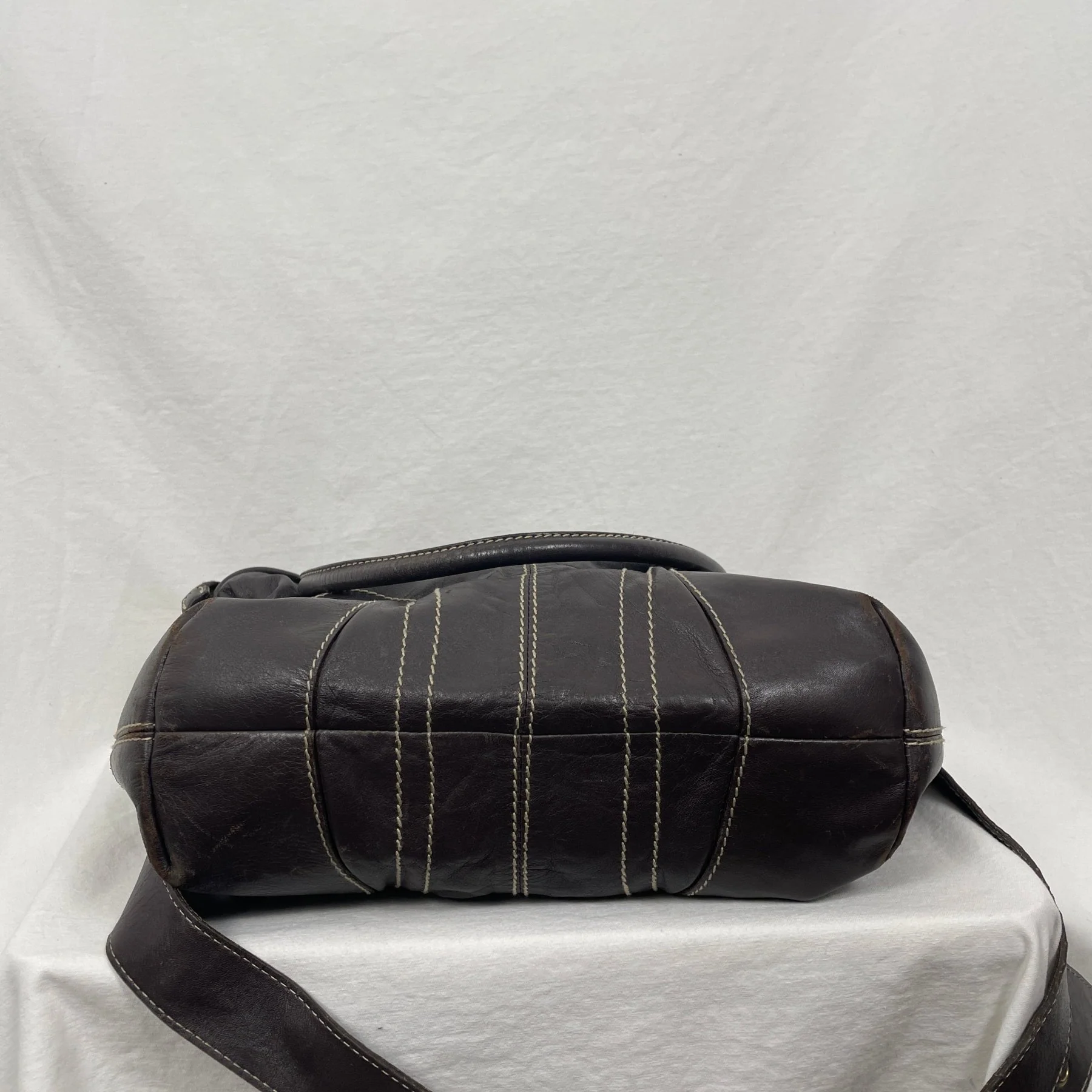 Dolce & Gabbana One Shoulder Leather Handbag - Image 3