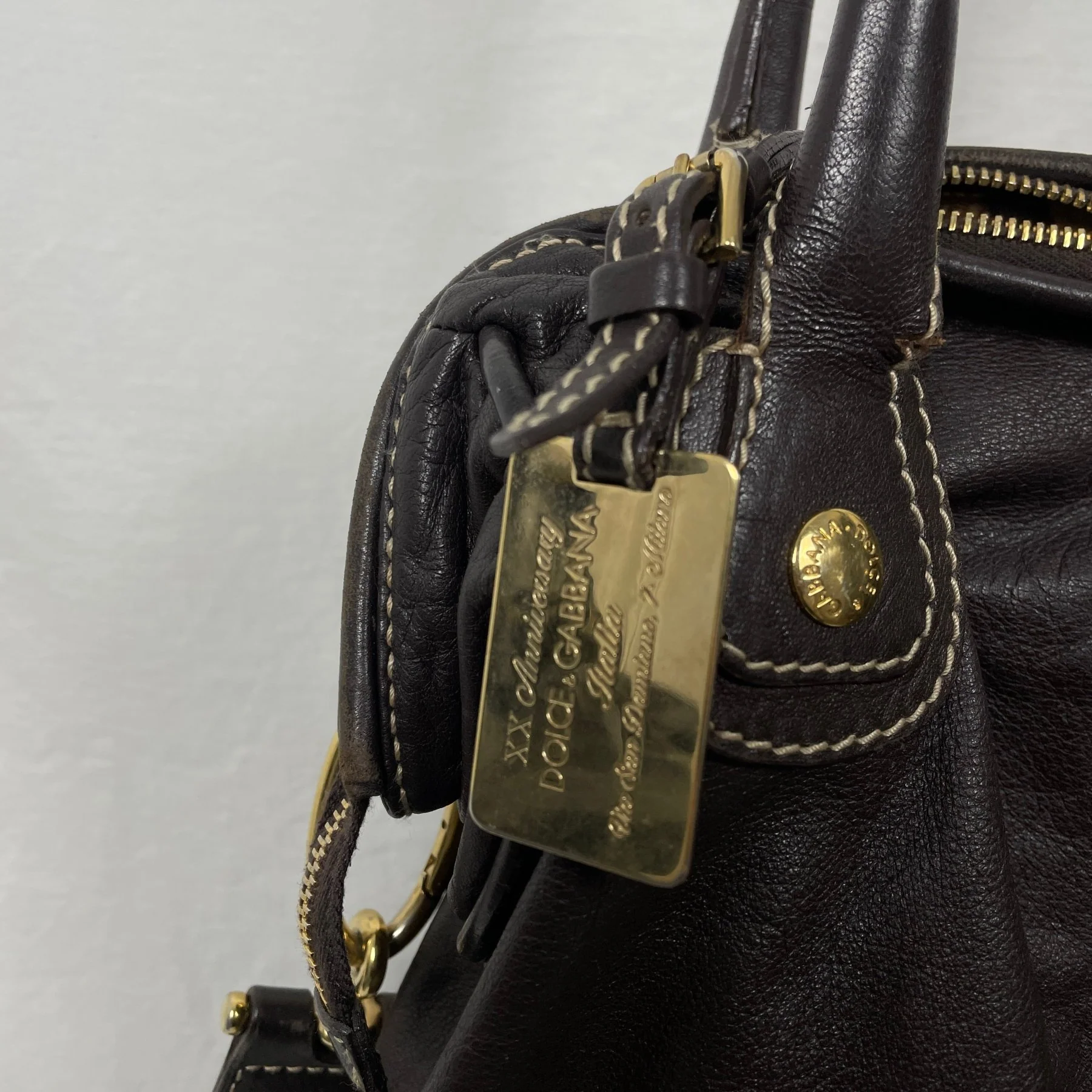 Dolce & Gabbana One Shoulder Leather Handbag - Image 4