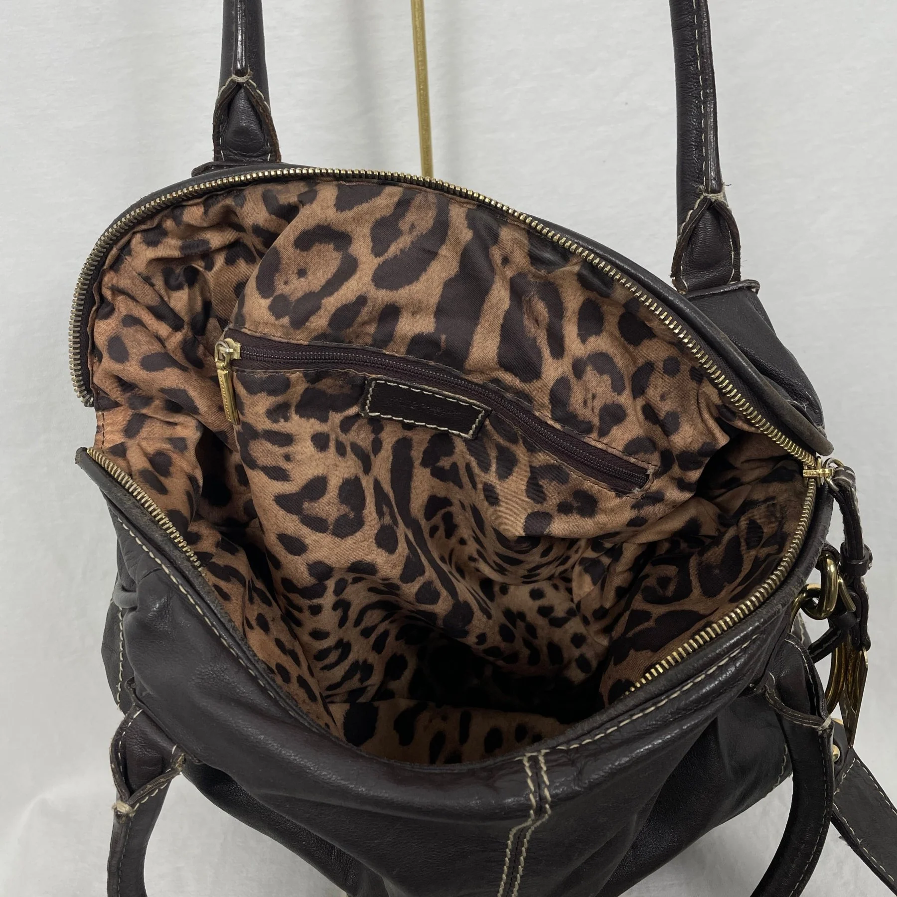 Dolce & Gabbana One Shoulder Leather Handbag - Image 7
