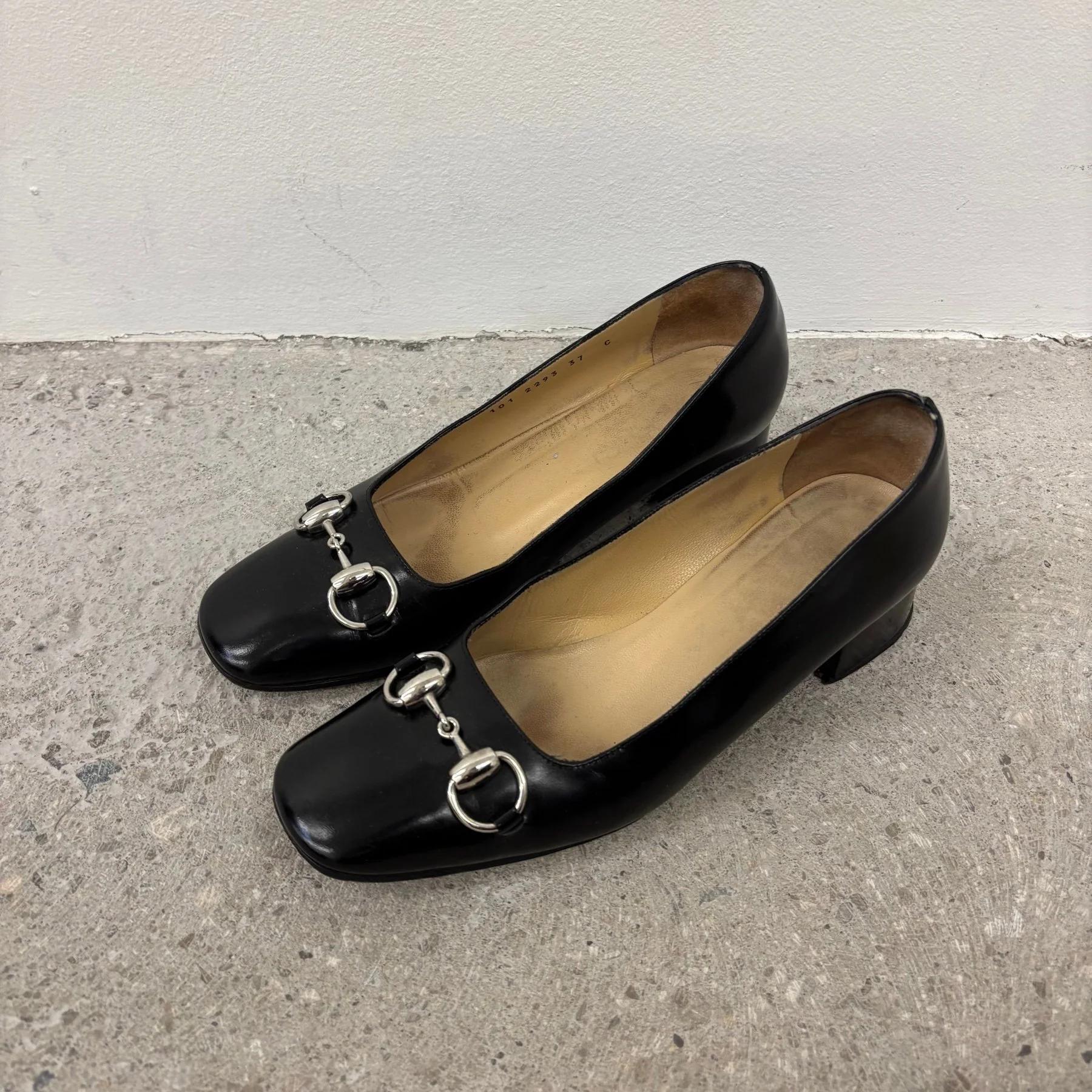 FW95 Gucci by Tom Ford Block Heel Patent Leather Pumps - Image 2