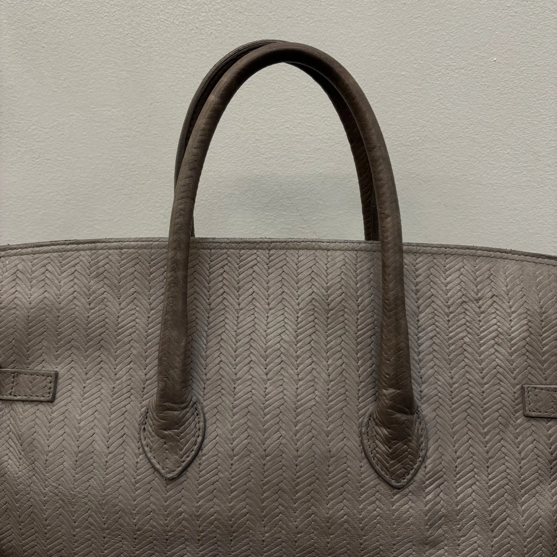 Grey Fishnet Patterned Leather Firkin Handbag - Image 10