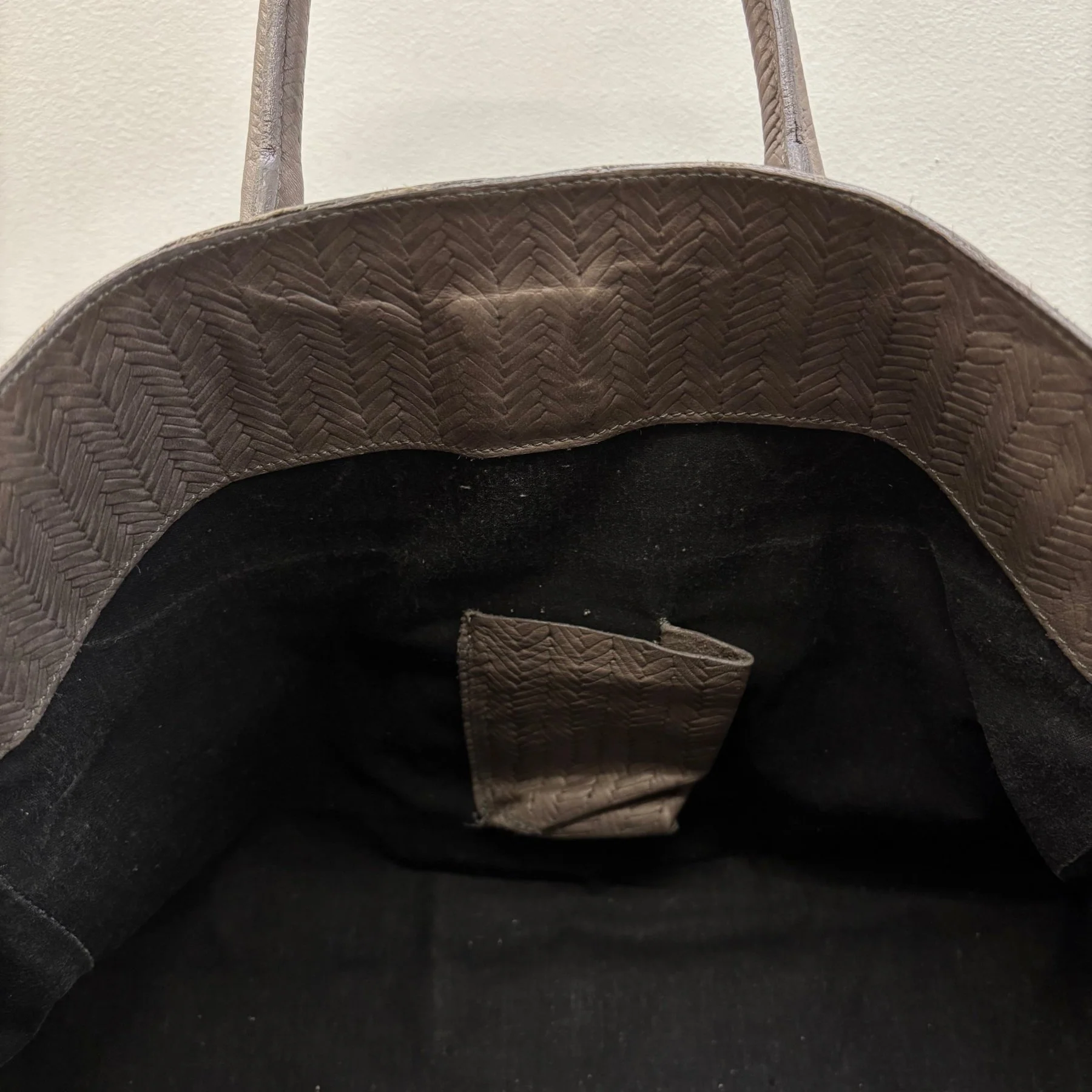 Grey Fishnet Patterned Leather Firkin Handbag - Image 17