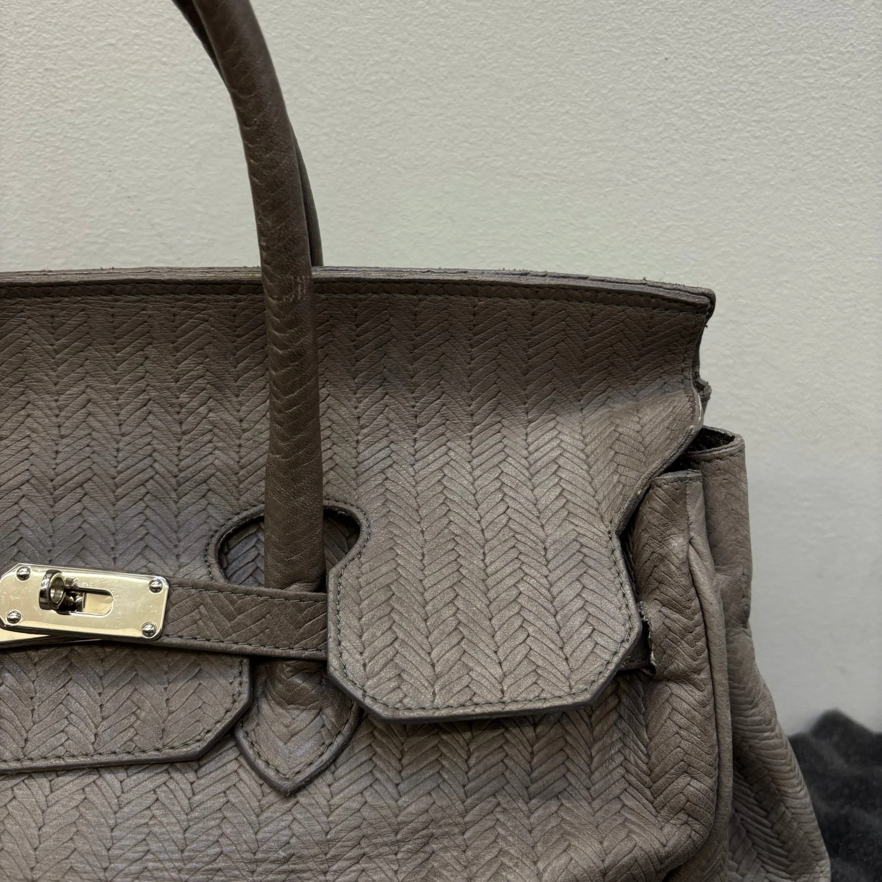 Grey Fishnet Patterned Leather Firkin Handbag - Image 5