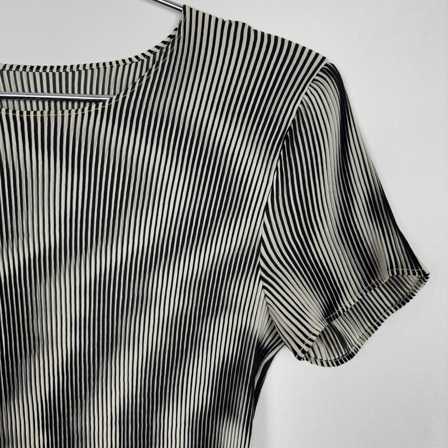 Issey Miyake Wavy Print Pleats Top - Image 3
