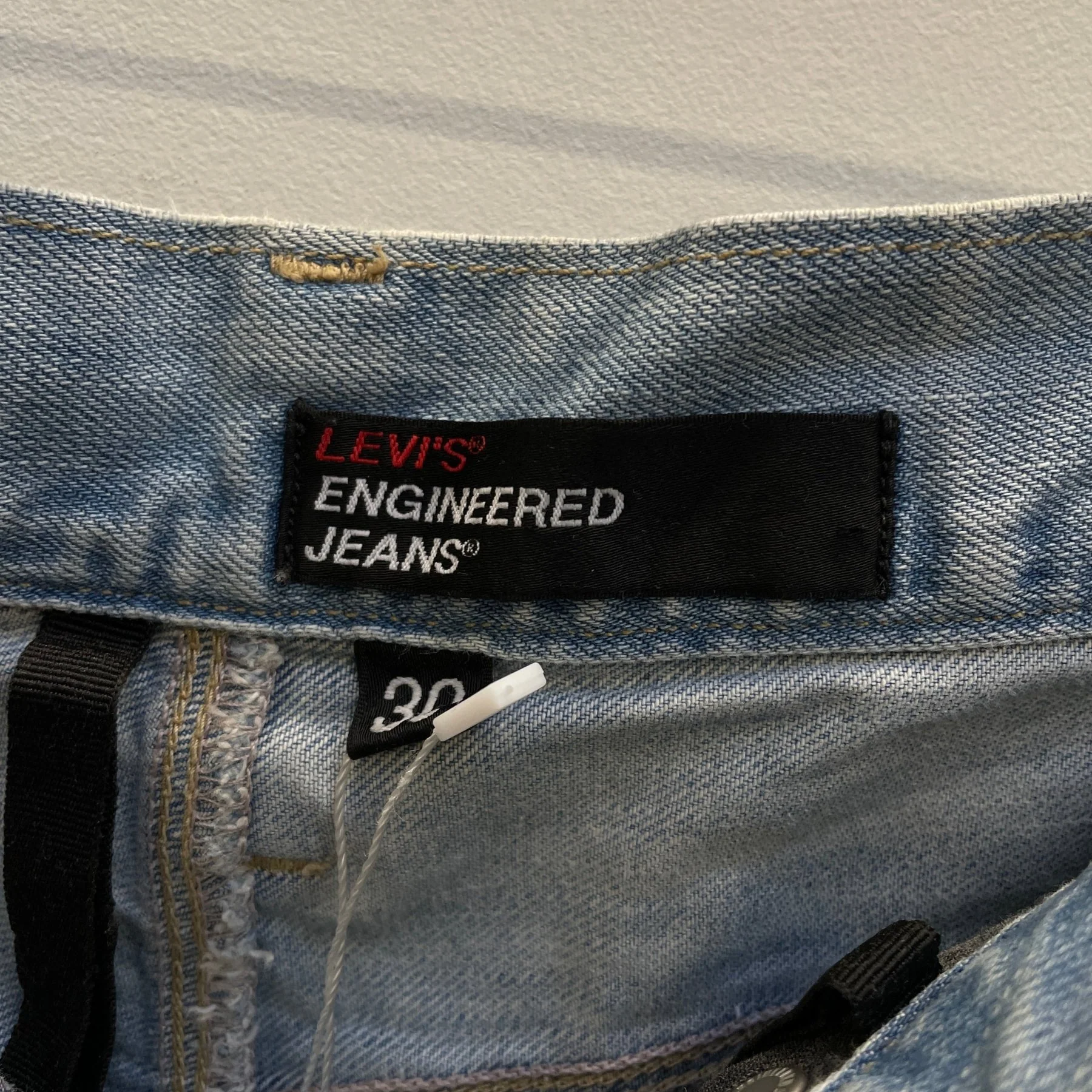 00s Levi’s Lightwash Engineered Jeans - Image 8