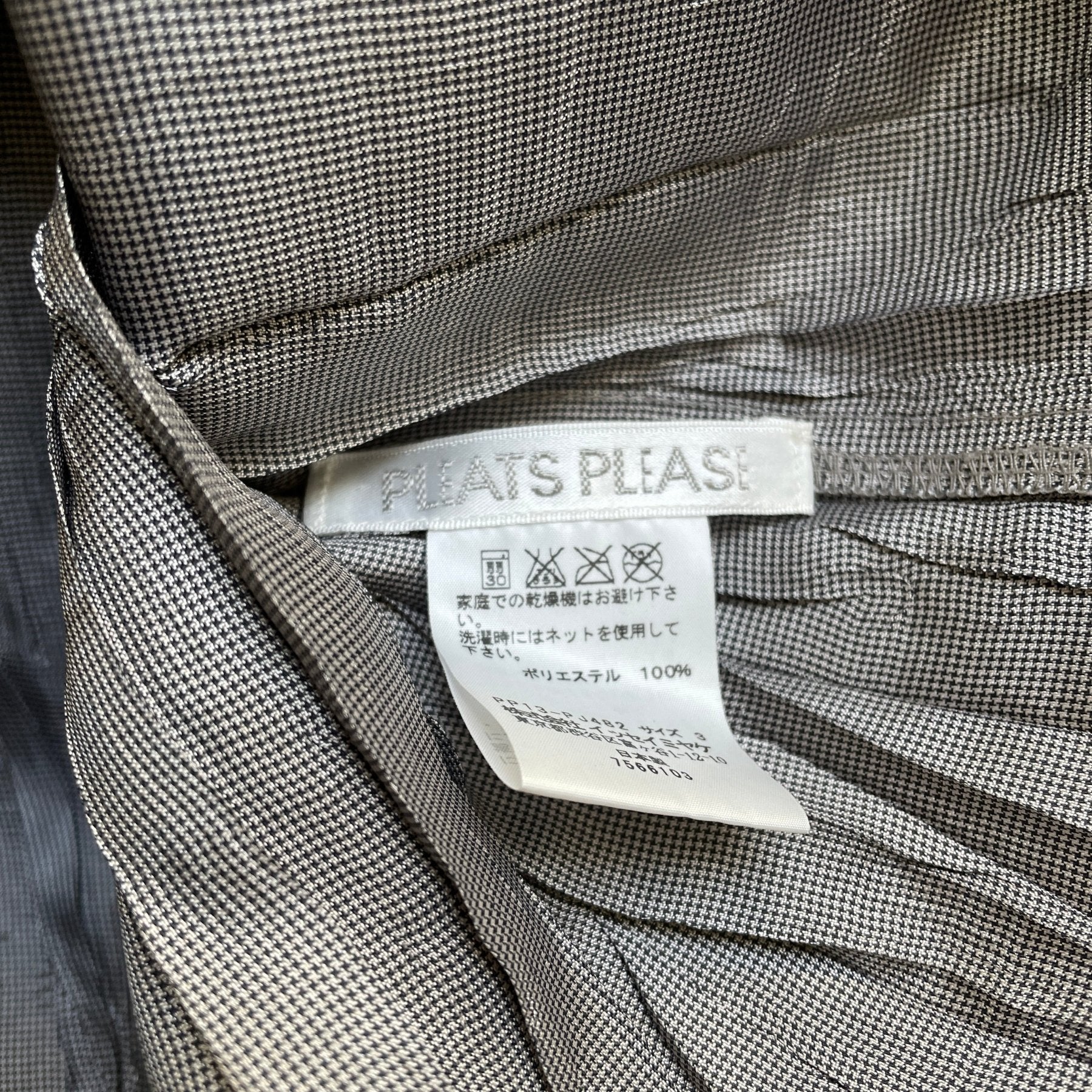 Pleats Please by Issey Miyake Silver Gilled Button Up - Image 9