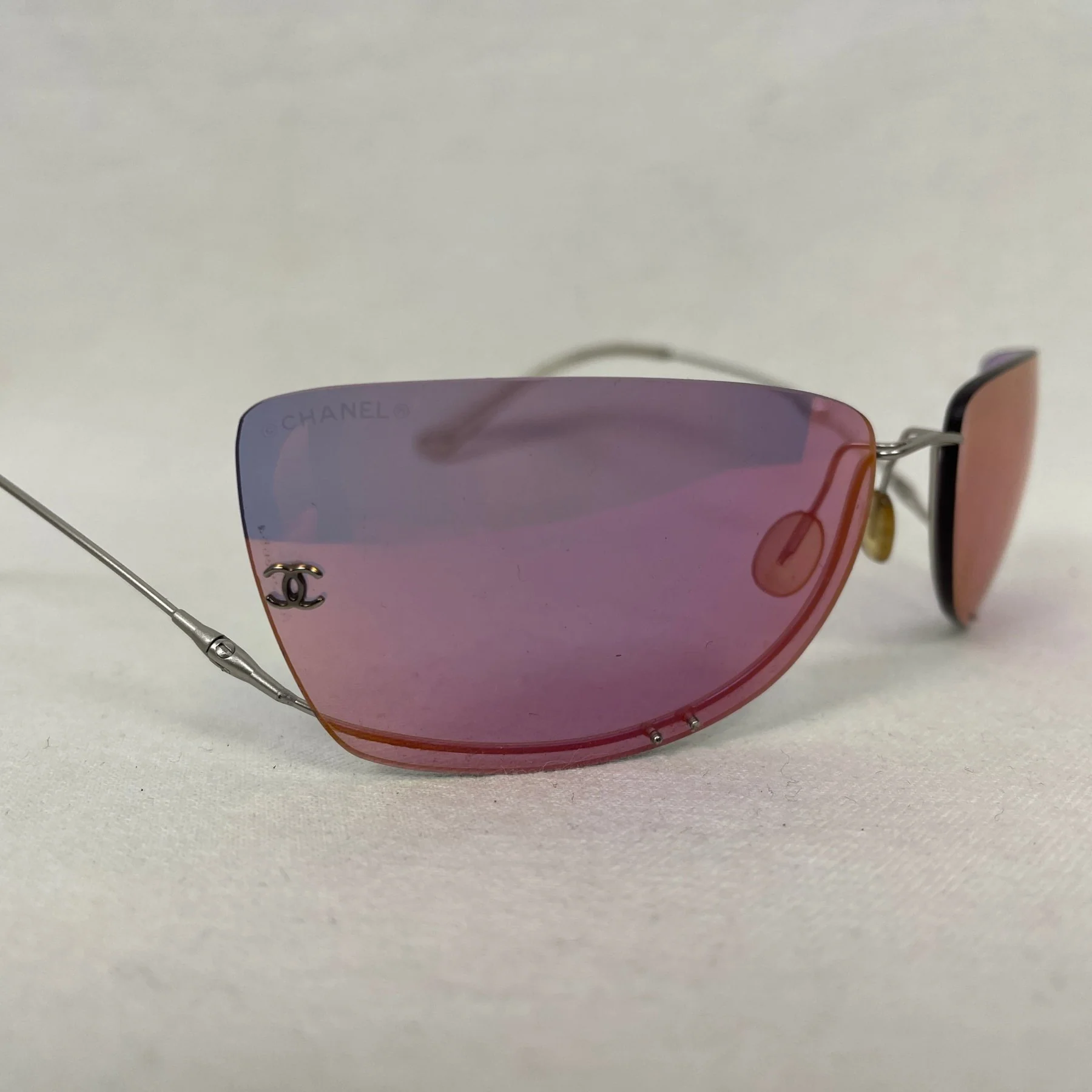 SS02 Chanel Pearl Sunglasses - Image 5