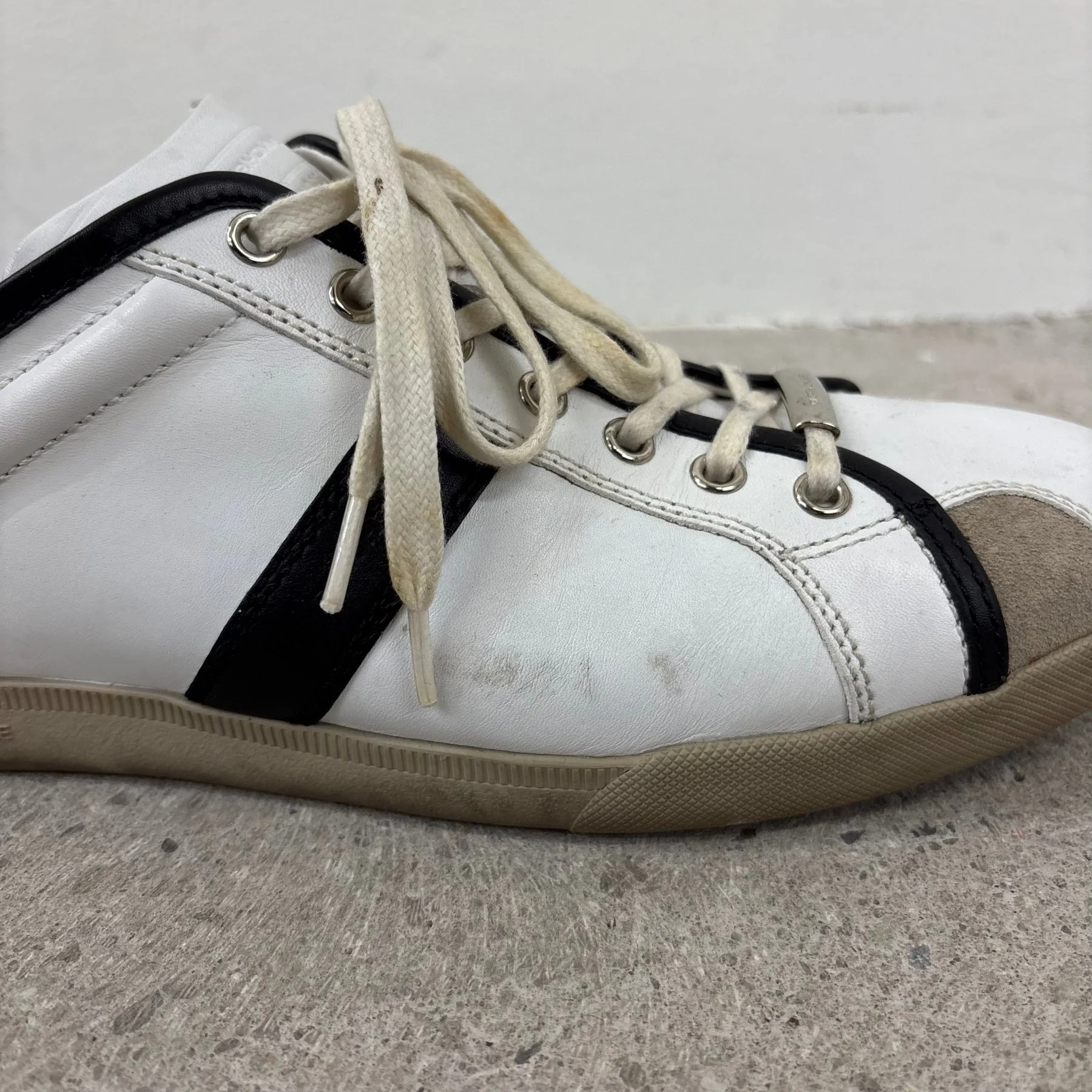 SS11 Dior Homme B18 Low Top Leather Sneakers - Image 12