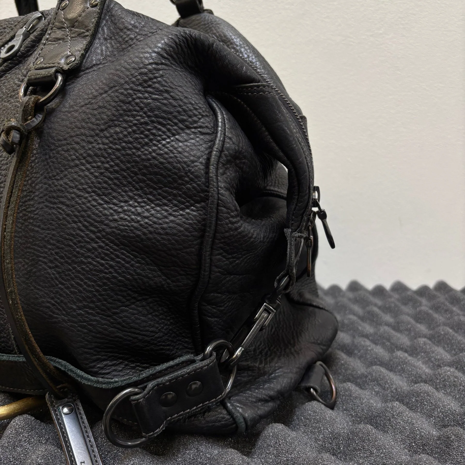 Zer Full Grain Leather Cross Zip Handbag - Image 6